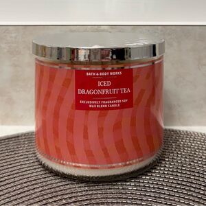 Bath & Body Works Iced Dragonfruit Tea Candle - Red